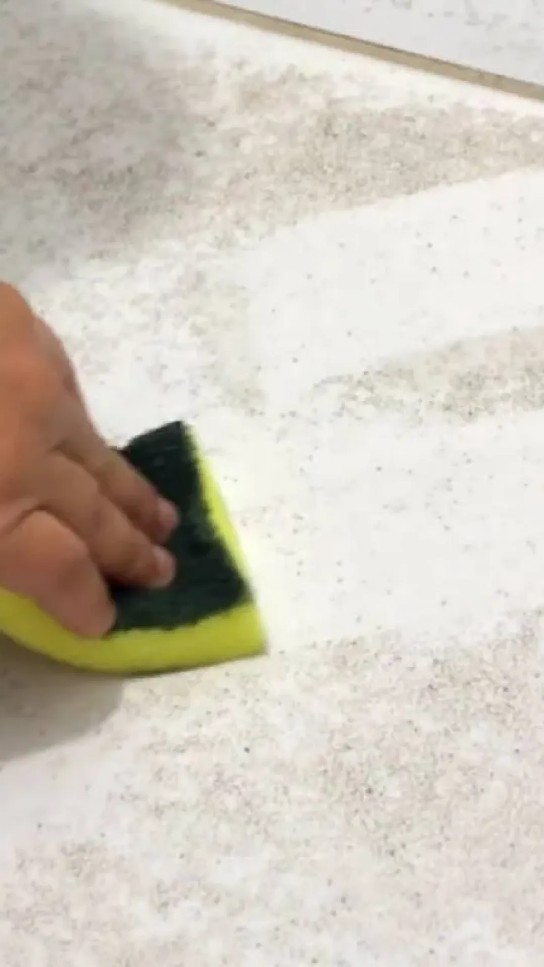Misturinha para limpar piso: é infalível e faz mágica com chão encardido e manchado