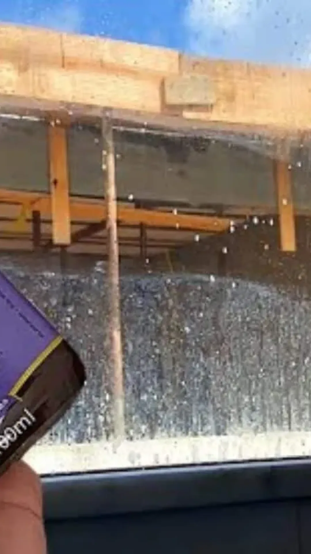 Misturinha para limpar vidros de janela e do box que é ótimo e não deixa manchas para trás