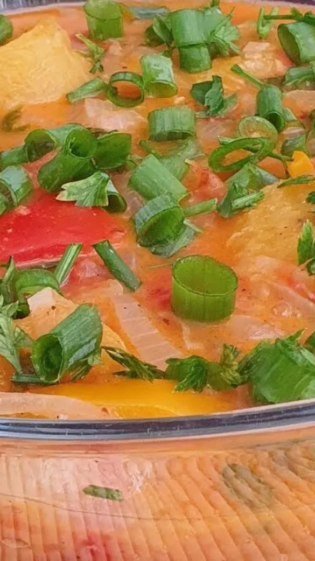 Moqueca de banana da terra, surpreendente e saborosa para o almoço em família