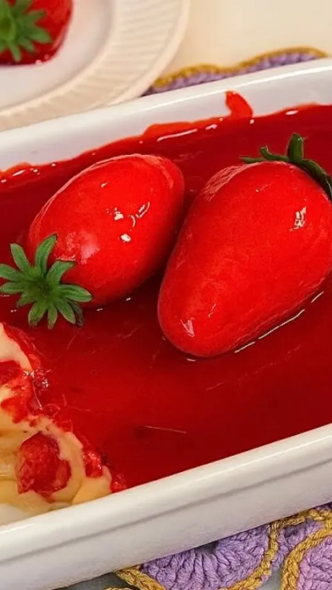 Morango do amor na travessa, uma sobremesa rápida, gostosa, e com uma apresentação linda