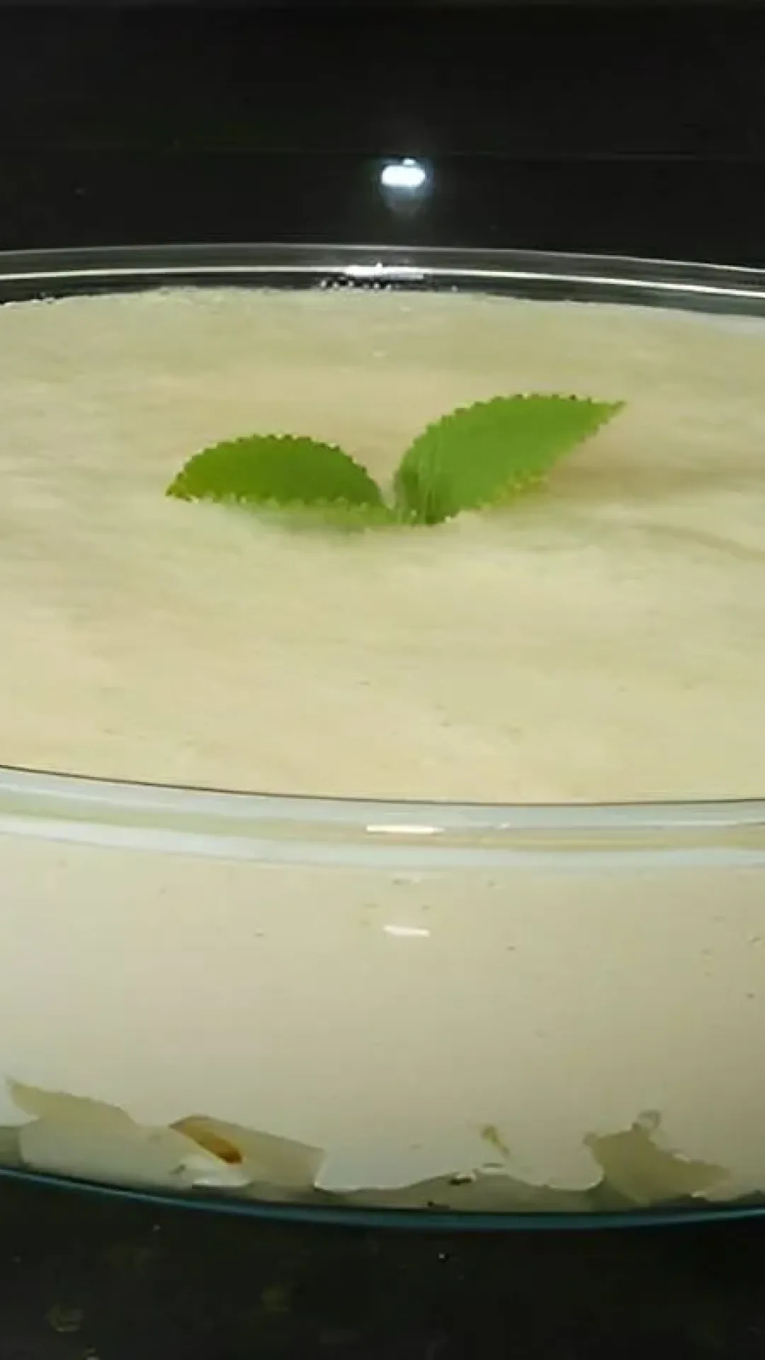 Mousse de abacaxi muito refrescante feita com poucos ingredientes para ceia de natal
