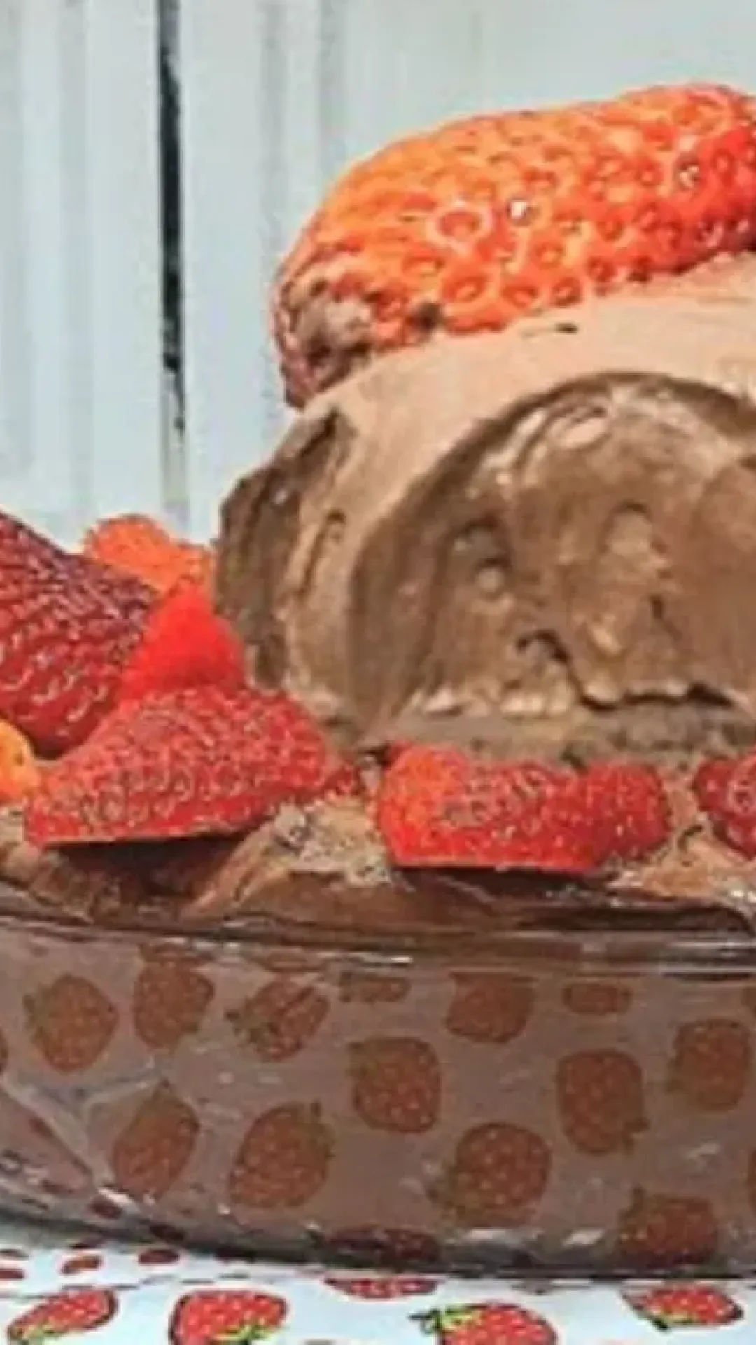 Mousse de chocolate feito com apenas 3 ingredientes para uma sobremesa rápida, cremosa e irresistível