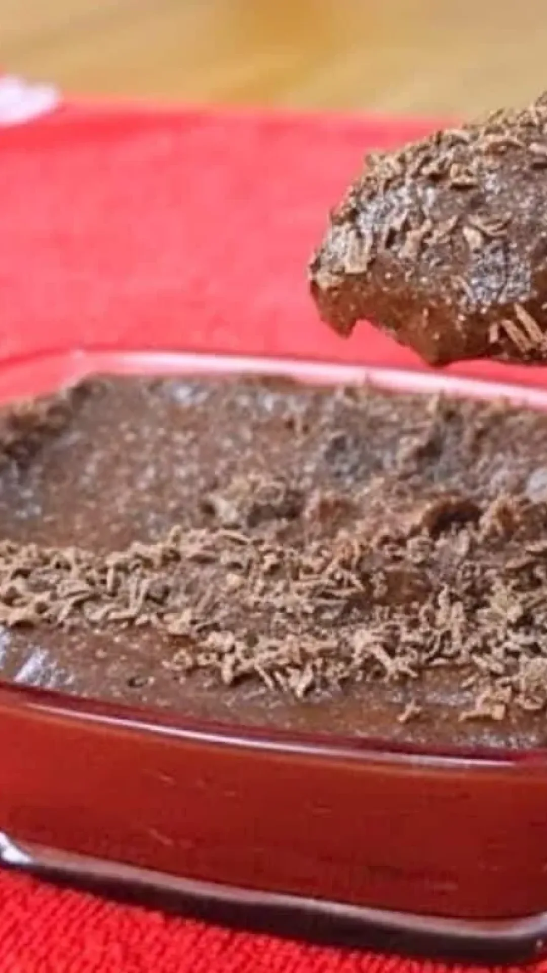 Mousse de chocolate rica em proteínas e sem açúcar, que fica super cremosa, para você comer sem culpa