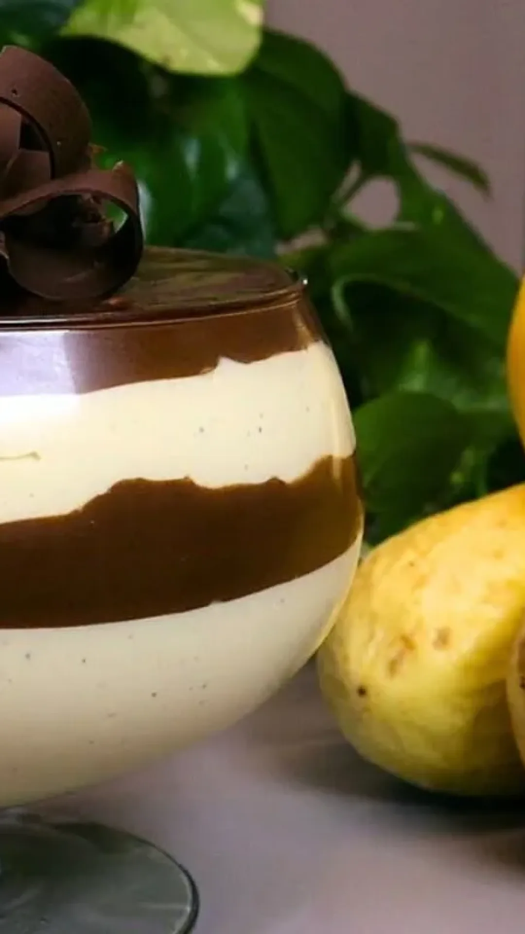 Mousse de maracujá com ganache na taça, uma  sobremesa fácil e linda com um sabor incrível