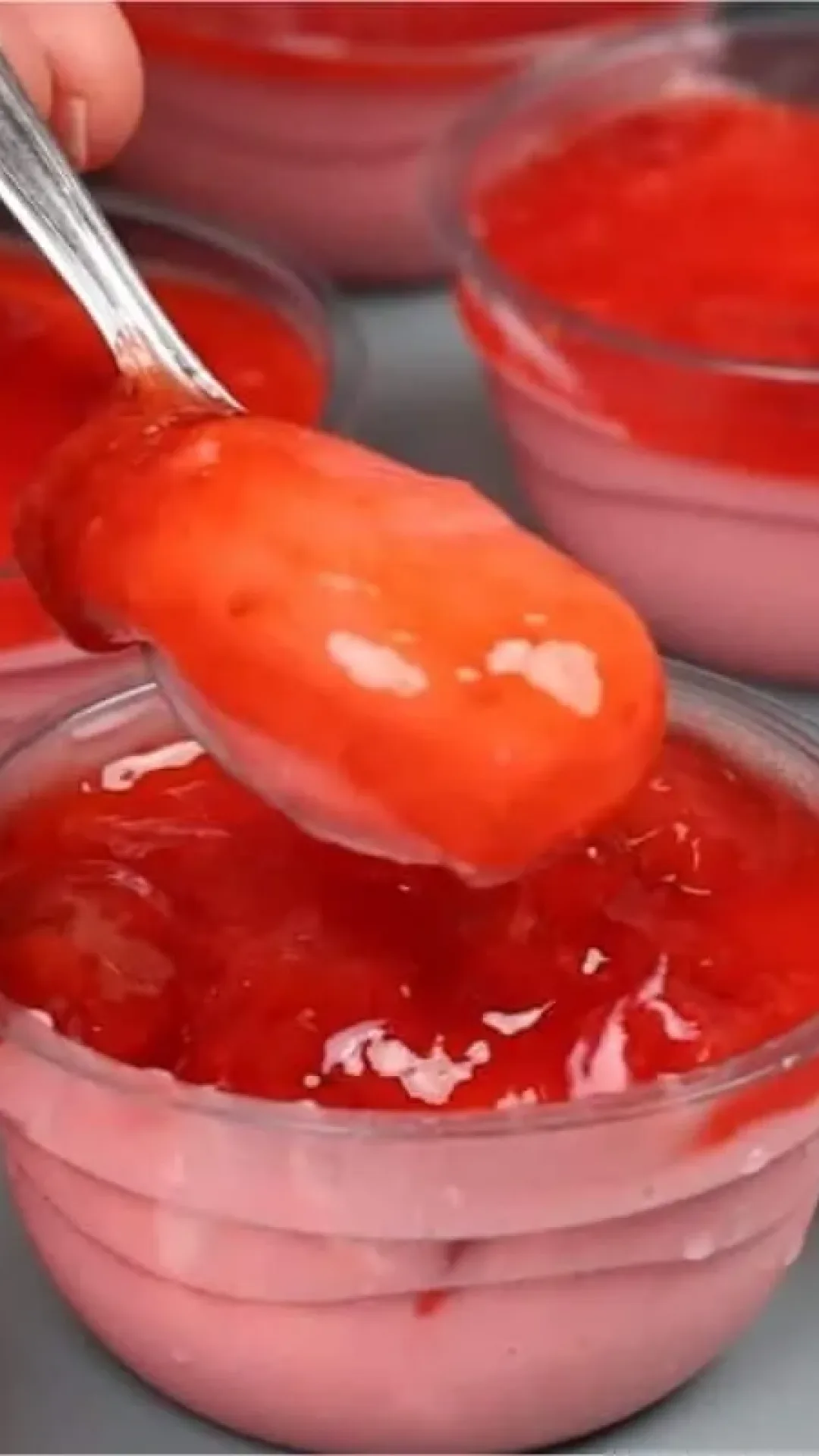 Mousse de morango com Tang: a sobremesa super cremosa que leva poucos ingredientes e fica incrível
