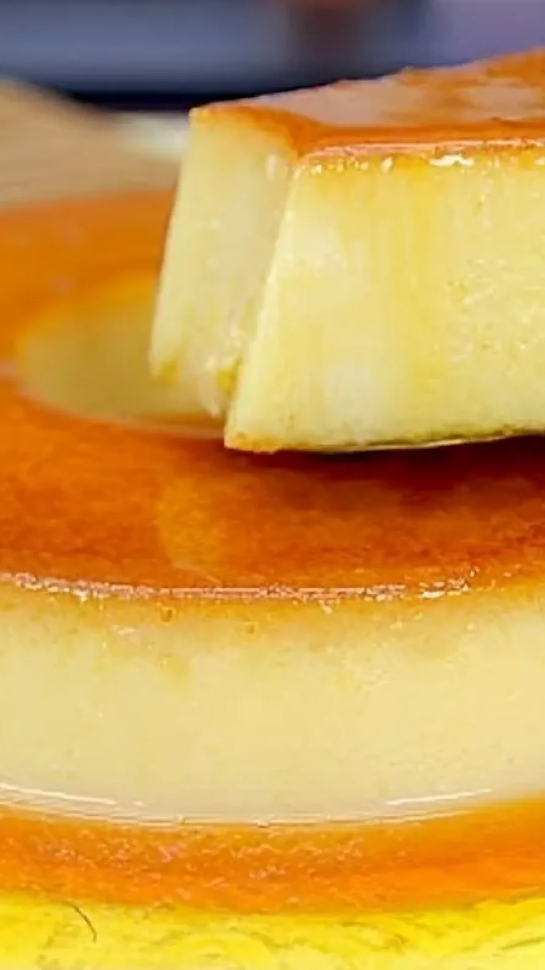 Nunca mais joguei pãozinho fora depois dessa receita deliciosa de pudim de pão amanhecido