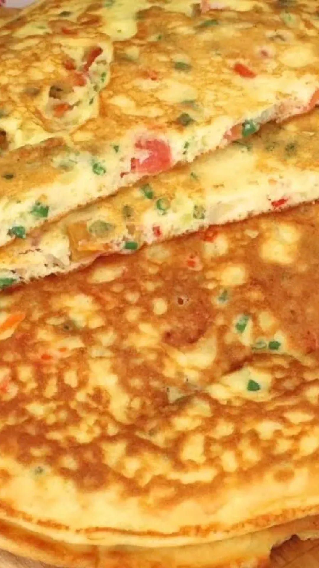 Omelete completo e fácil com poucos ingredientes para o café, almoço ou jantar