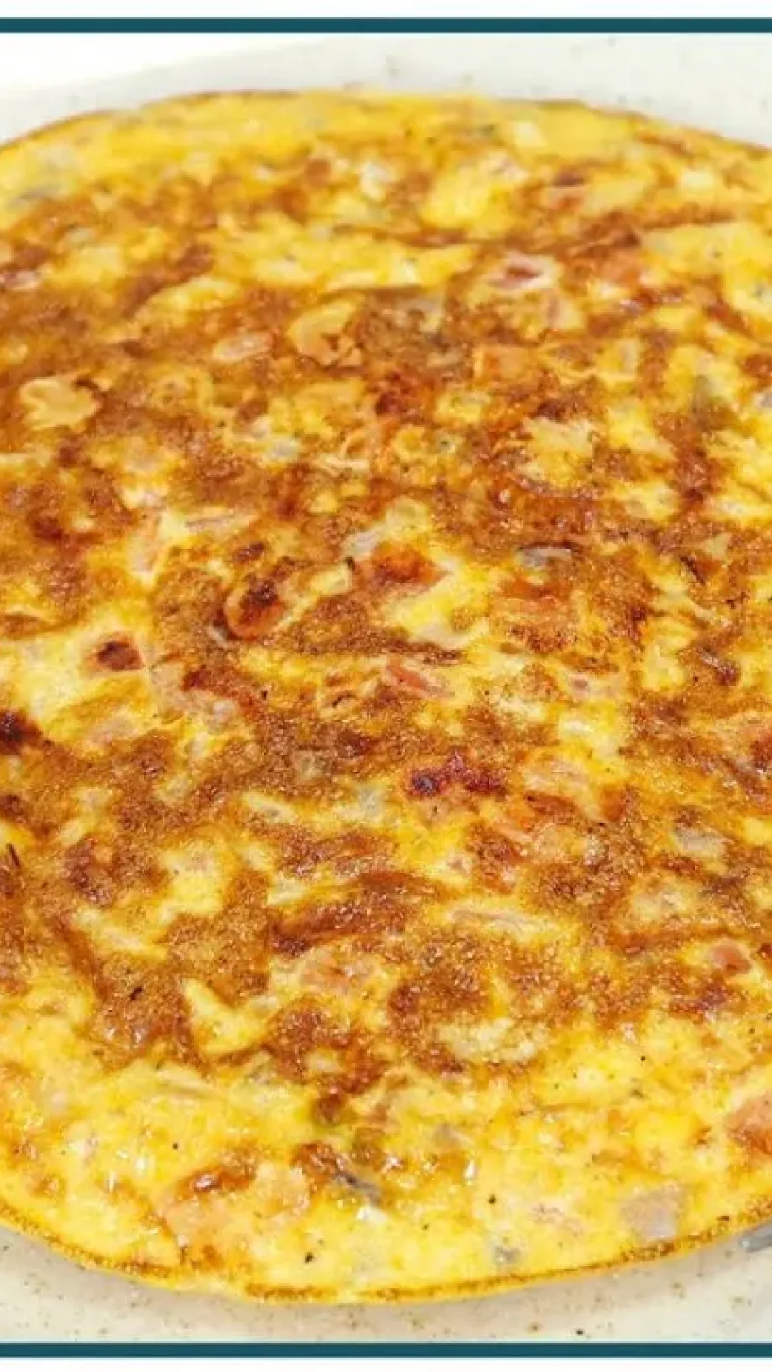 Omelete simples bem temperado e pronto em minutos para o lanche ou jantar