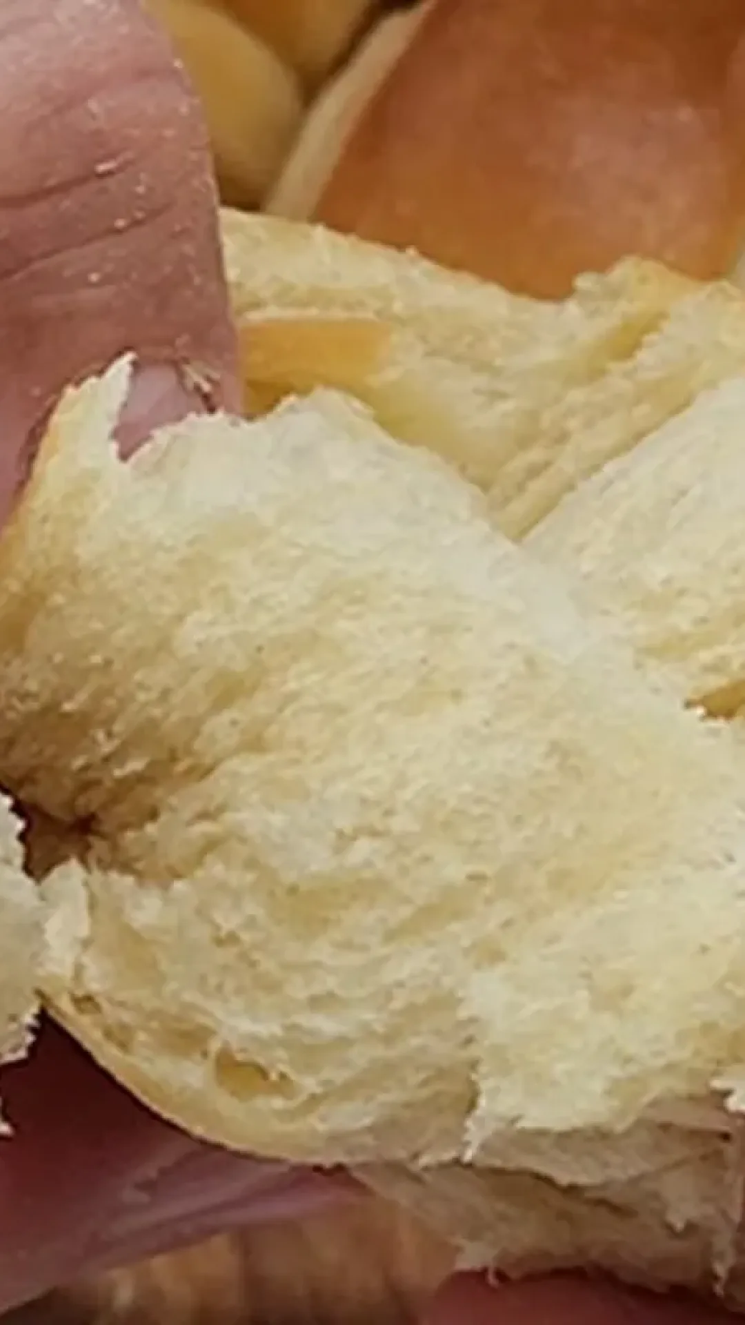 Pão caseiro de margarina bem fofinho, fácil de fazer e perfeito para o café da manhã