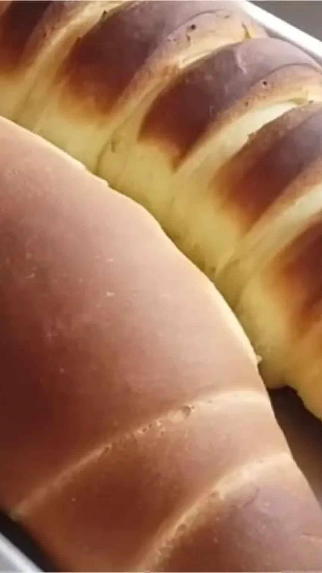 Pão caseiro enorme super fofinho e delicioso para comer ainda quentinho