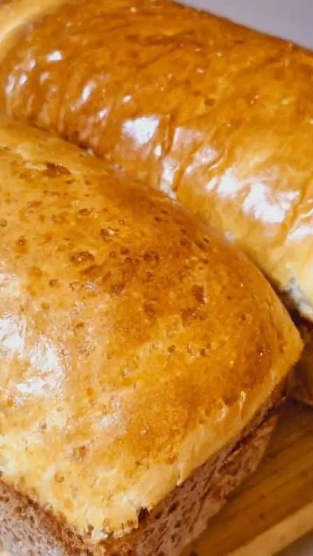 Pão caseiro fofinho e macio para servir hoje ainda no café da tarde