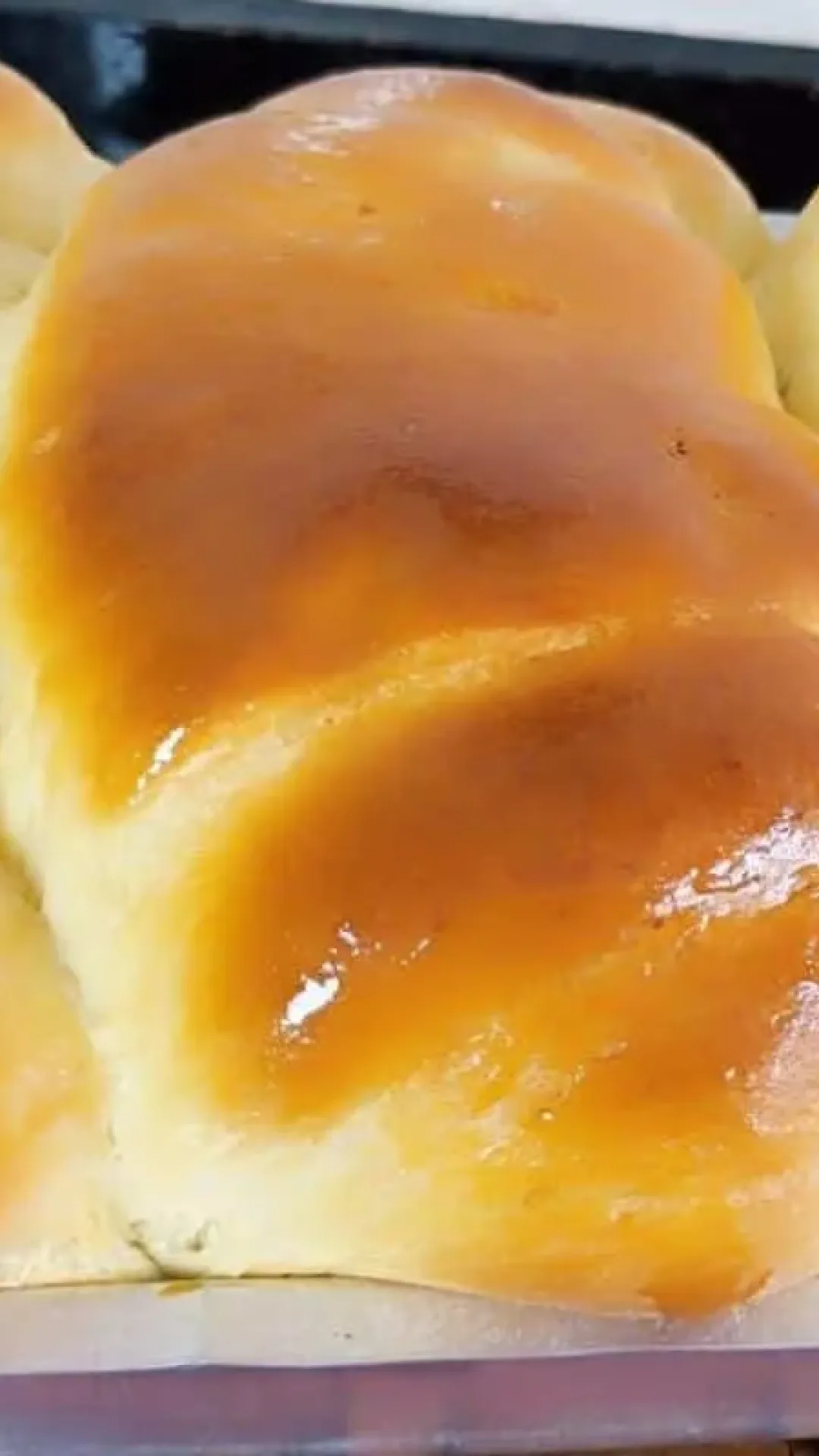 Pão caseiro grande e fofinho para fazer no café da manhã e não precisar ir na padaria