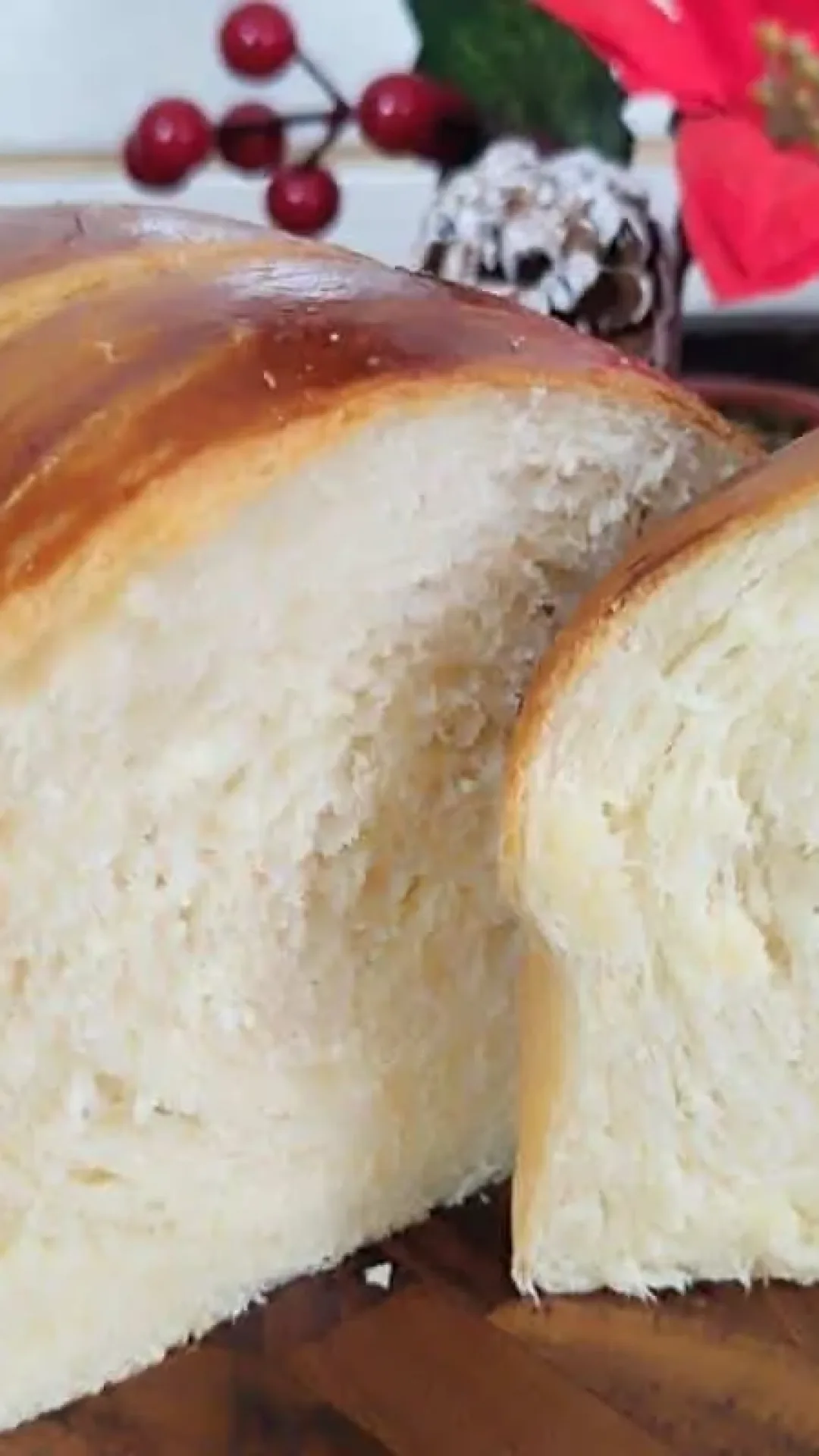 Pão caseiro macio e fofinho para você servir um café da manhã de natal maravilhoso