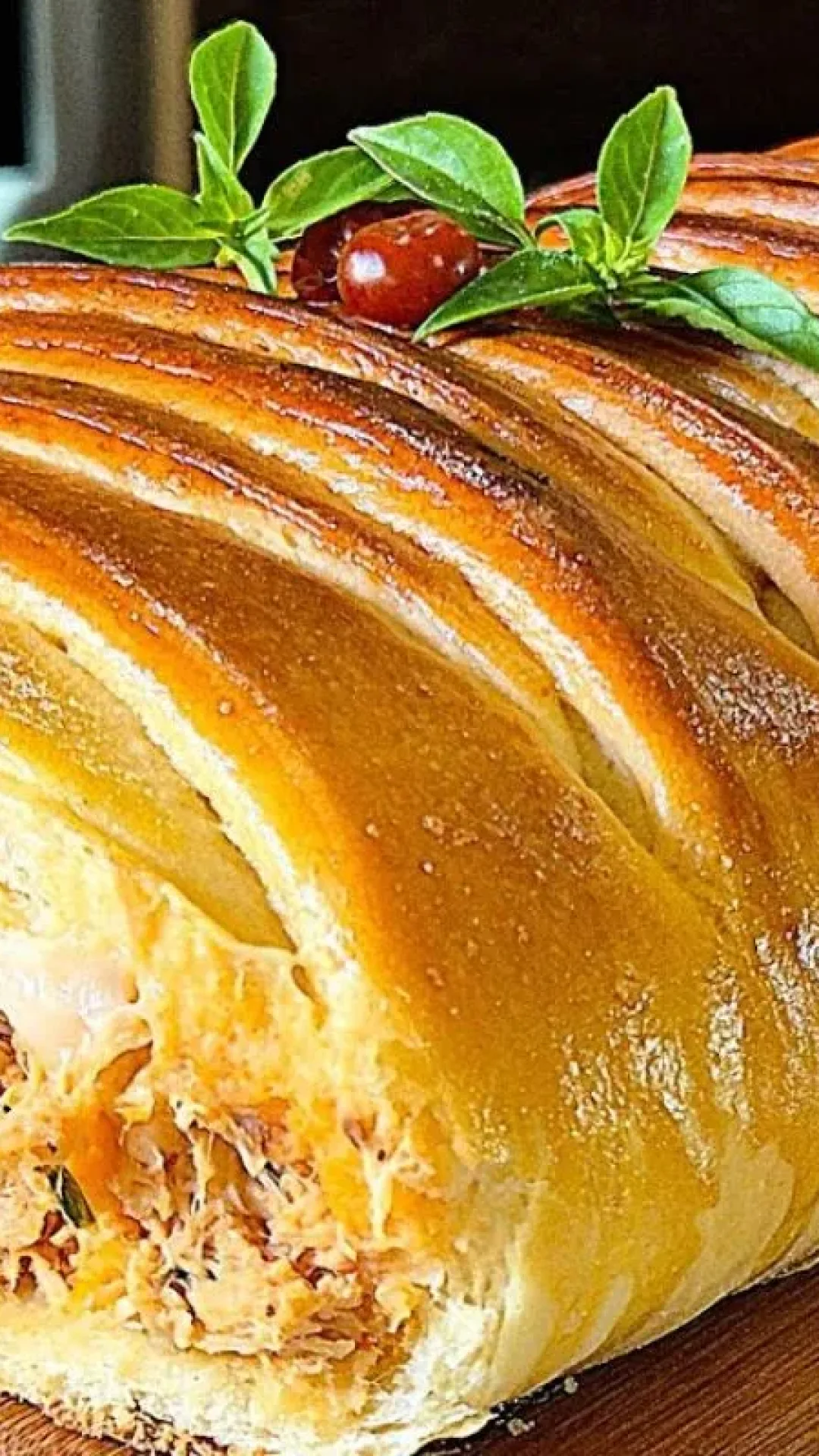 Pão caseiro recheado fofinho e saboroso, receita simples que conquista todo mundo