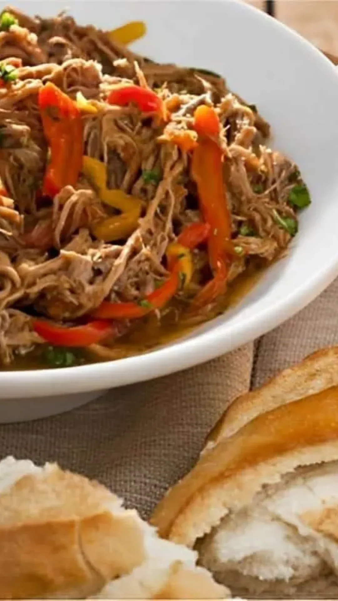 Pão com carne louca para lanches e sanduíches uma delícia para sua festa ou reunião de amigos