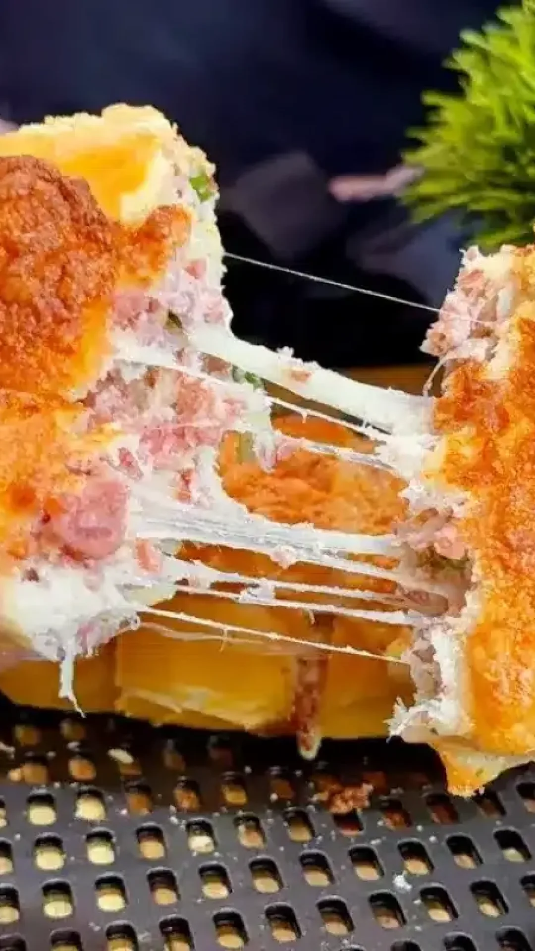 Pão de alho com calabresa feito em minutos, uma opção rápida e super saborosa