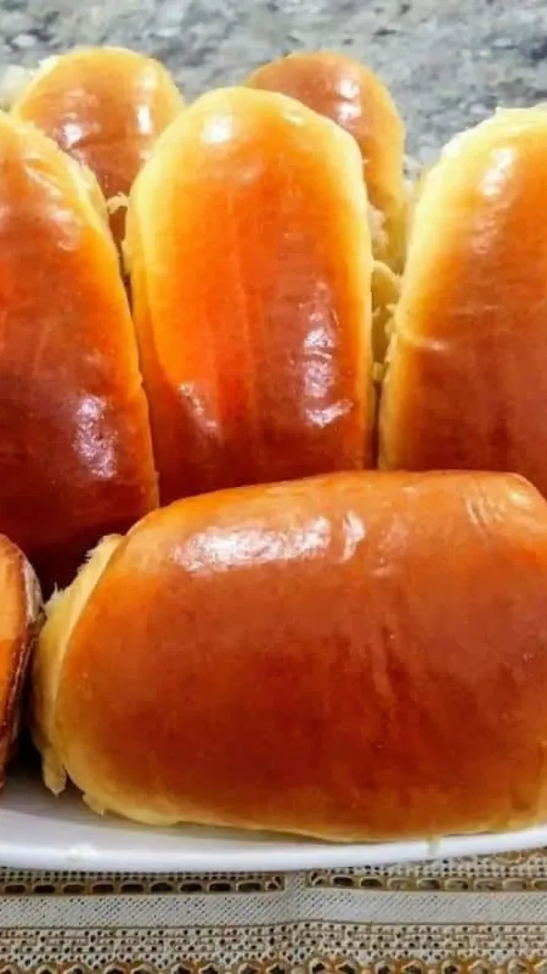 Pão de leite caseiro macio e fofinho para o café da manhã