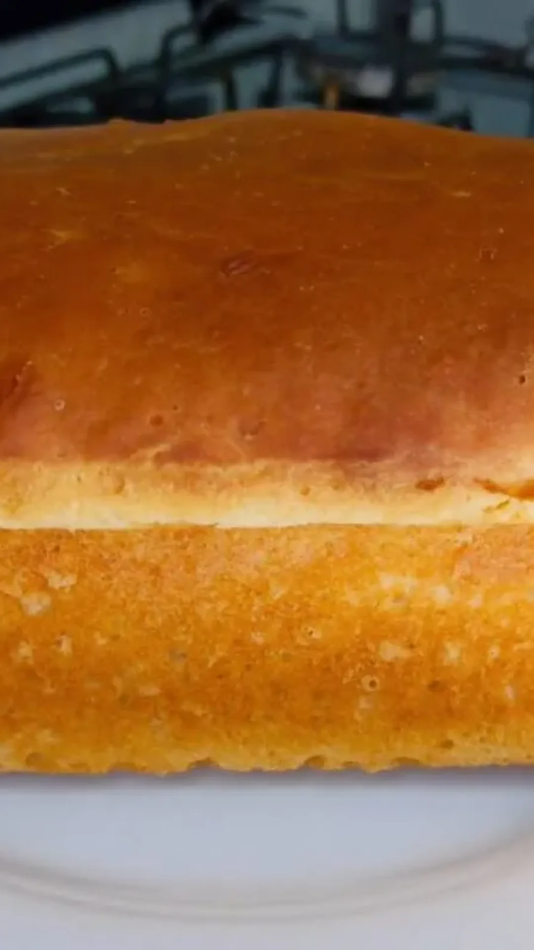 Pão de liquidificador para comer hoje quentinho no café da tarde