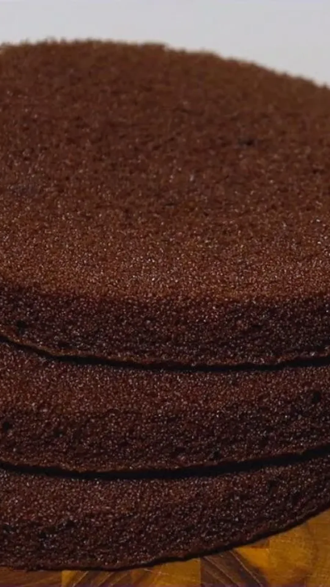 Pão de ló de chocolate fofinho e fácil pra rechear ou comer puro mesmo