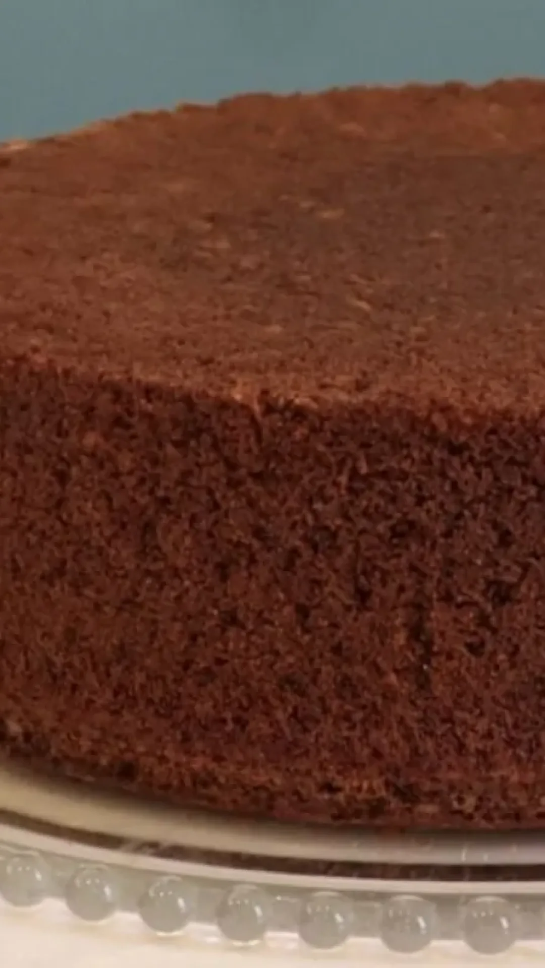 Pão de ló de chocolate: receita grande, estruturada, econômica e perfeita para rechear