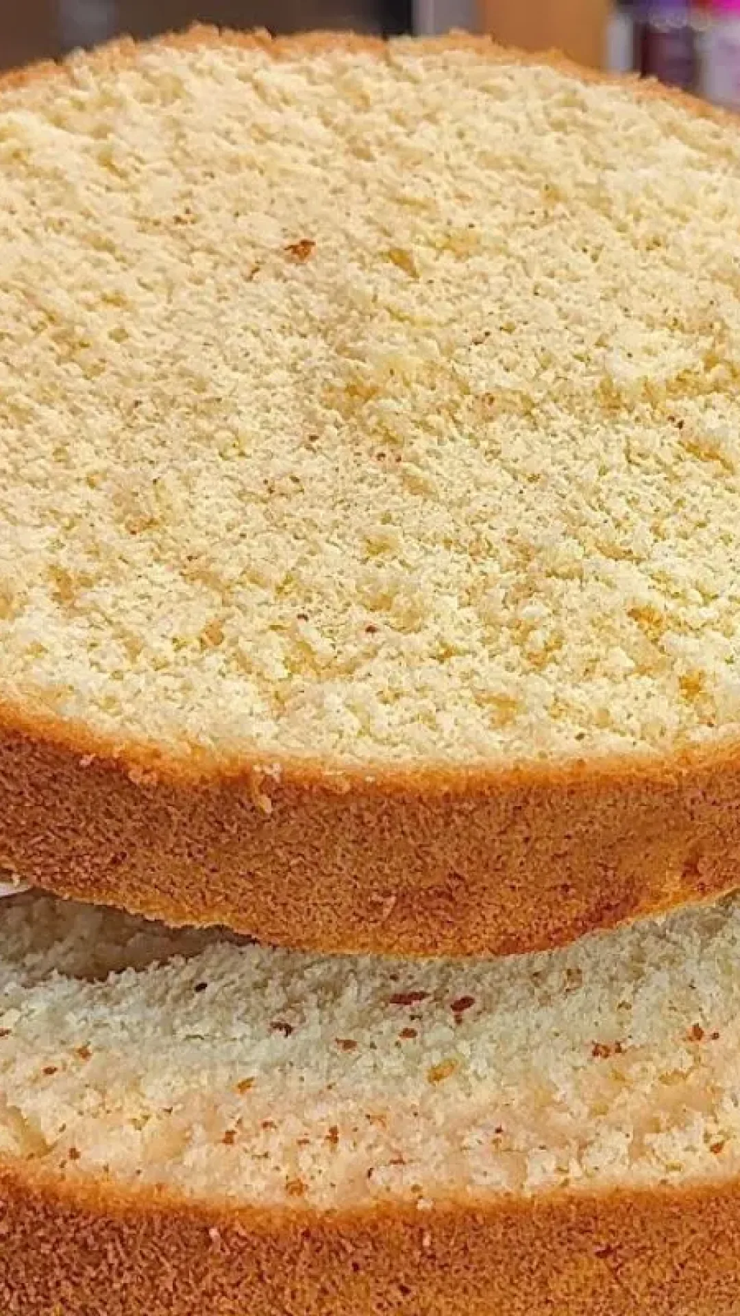 Pão de ló fofinho e que cresce muito ideal para rechear ou fazer bolos de aniversário