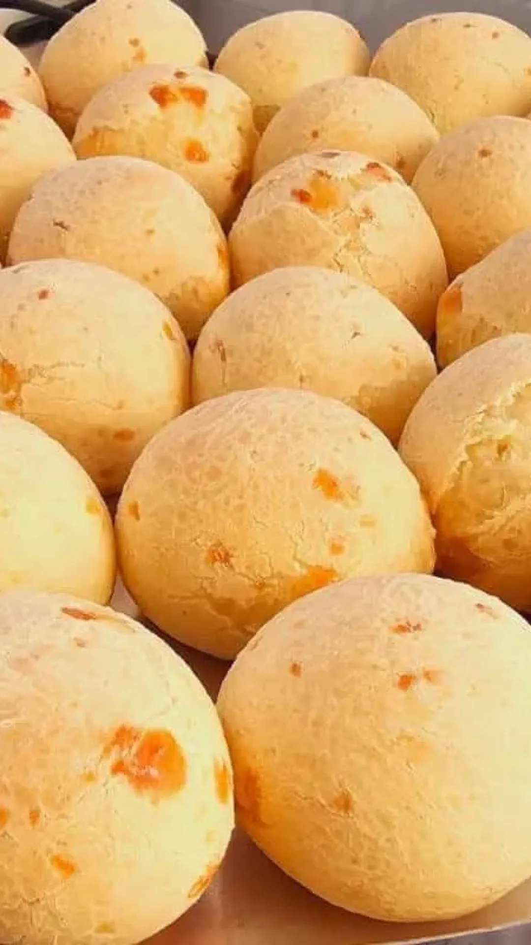 Pão de queijo com polvilho azedo: com casquinha crocante e não fica murcho