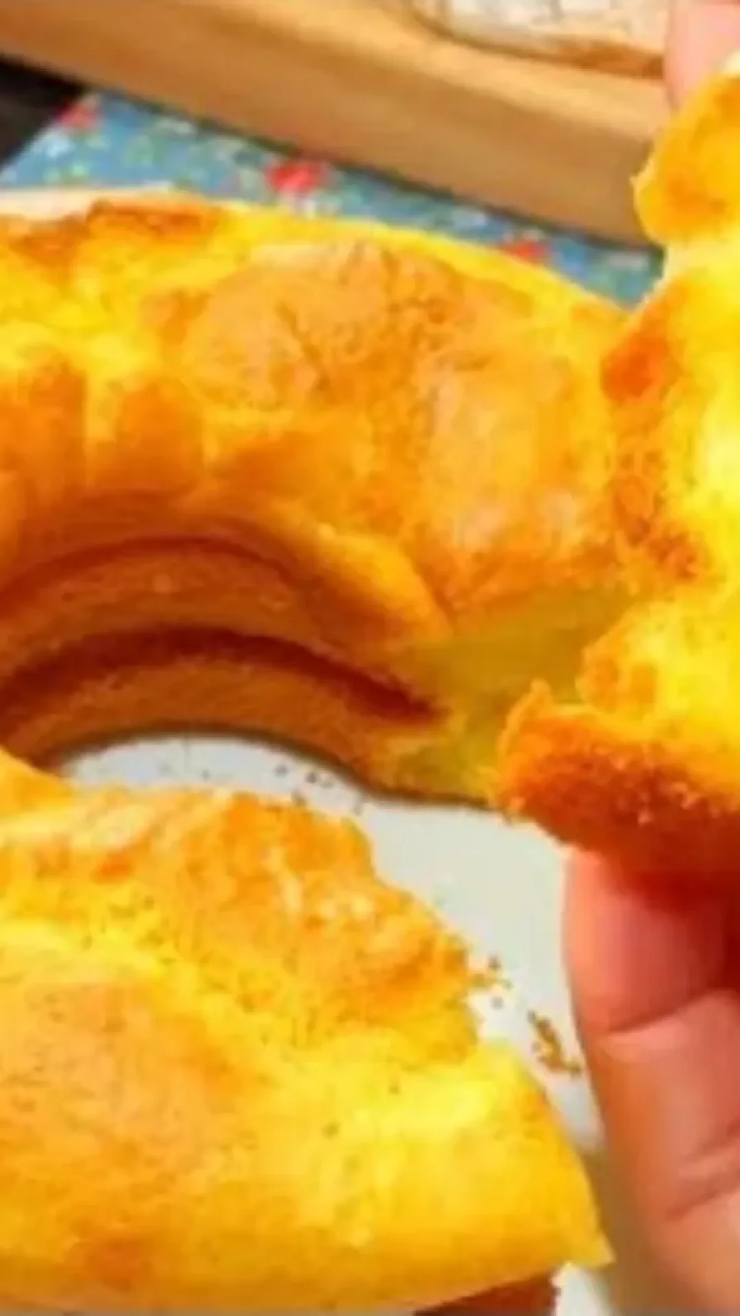 Pão de queijo de preguiçoso: dá tempo de você aprender essa delícia ainda para o café da manhã