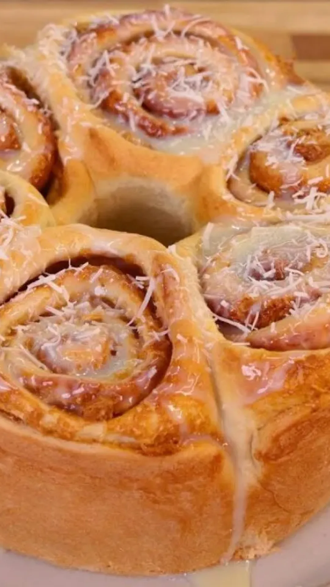 Pão doce de coco com leite condensado: doce na medida certa que é difícil parar de comer