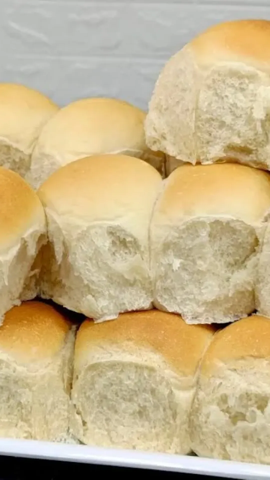 Pão doce fofinho que parece um pedaço de algodão: parece que foi feito na padaria