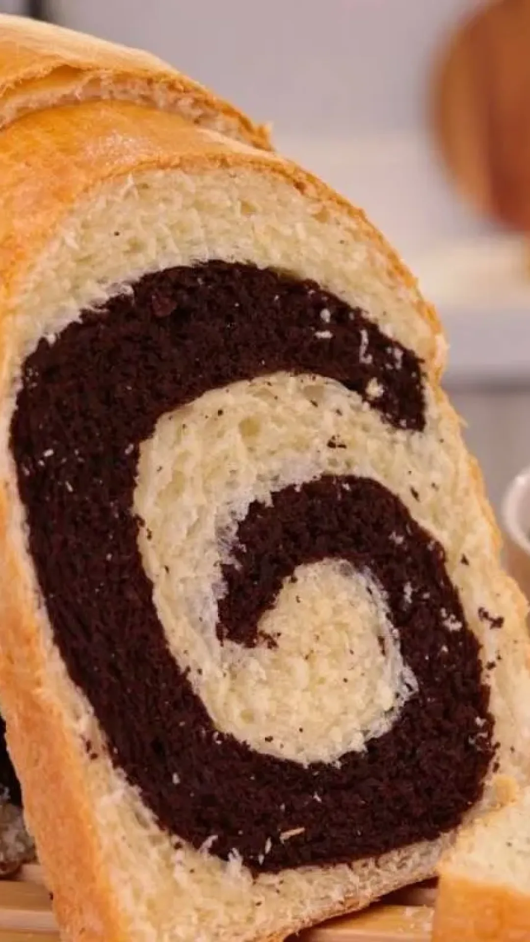 Pão mesclado de chocolate: ótima novidade para você servir na hora do café