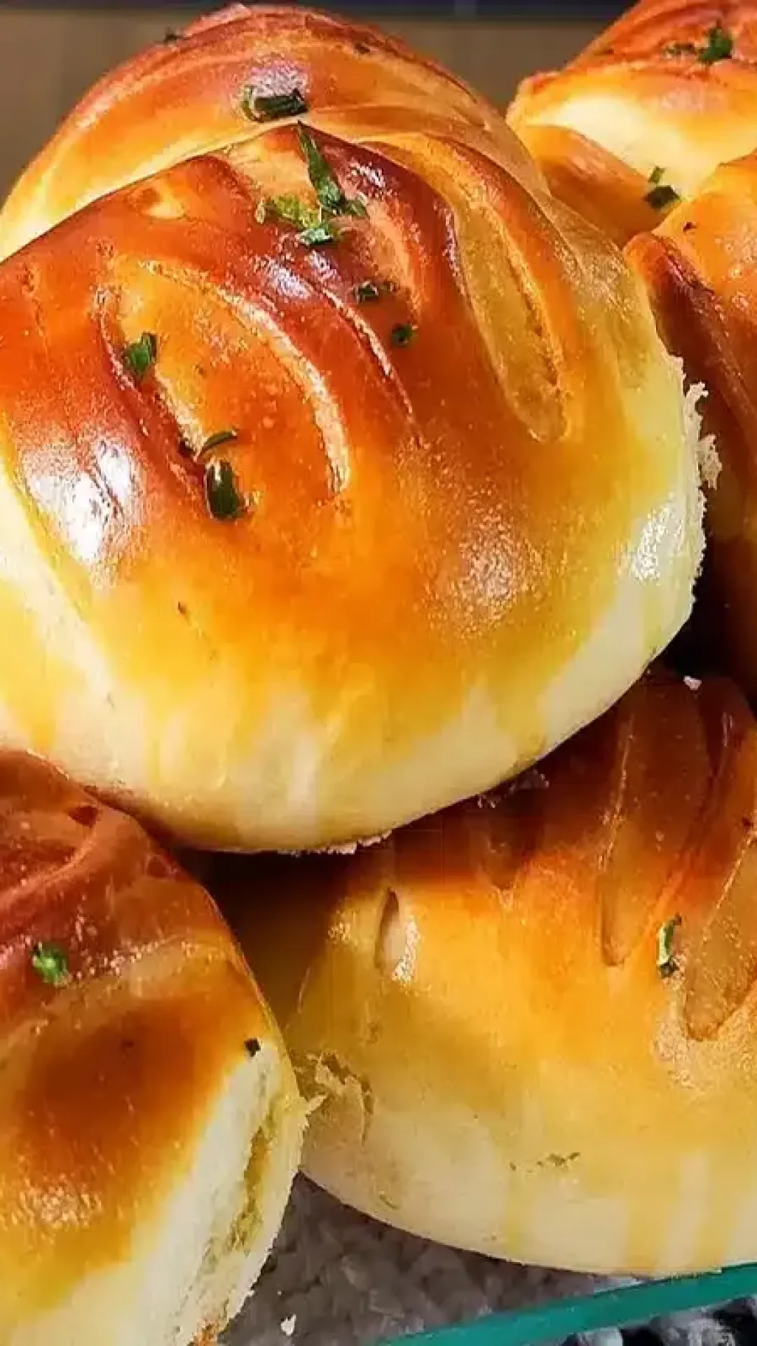 Pãozinho caseiro recheado tão gostoso que você vai querer ter a semana toda