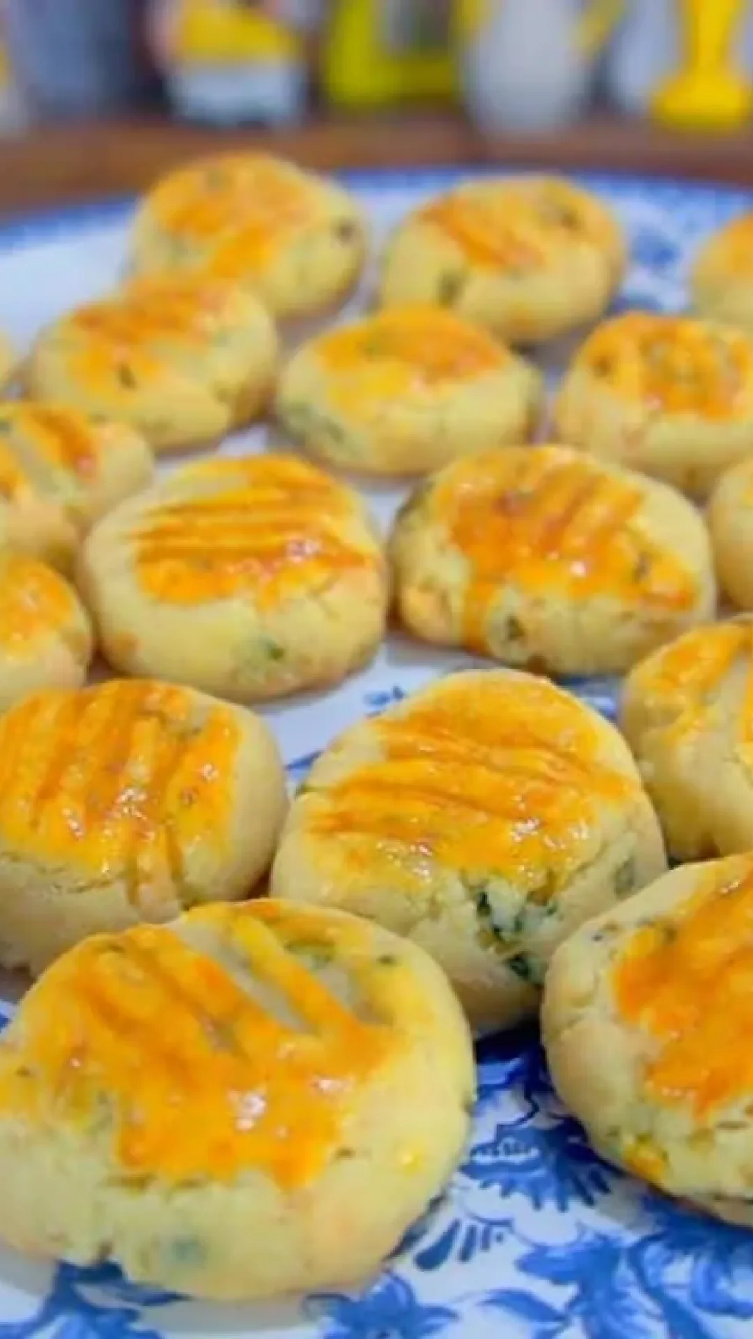 Pãozinho de alho delicioso que pega todos de surpresa na hora do lanche da tarde