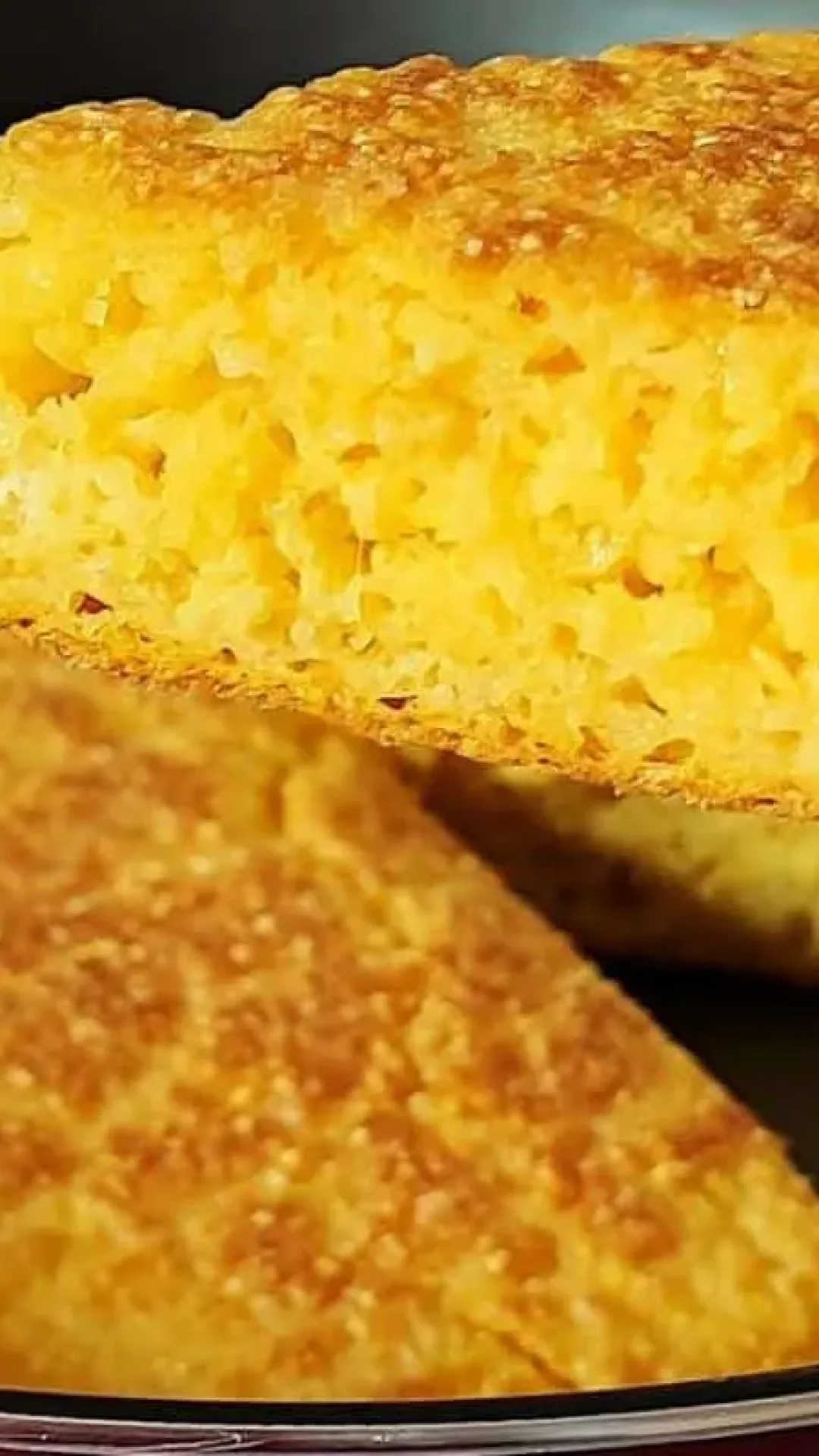 Pãozinho de cuscuz feito na frigideira para substituir o pão francês no café da manhã