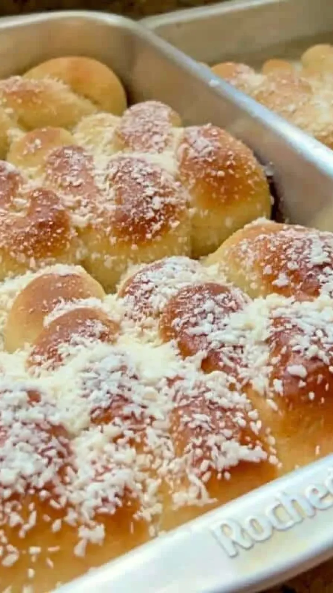 Pãozinho doce caseiro com coco: ótimo para servir com café coado na hora
