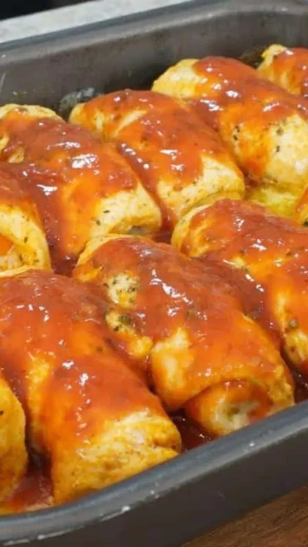 Peito de frango recheado bem molhadinho e suculento para almoço da sua família