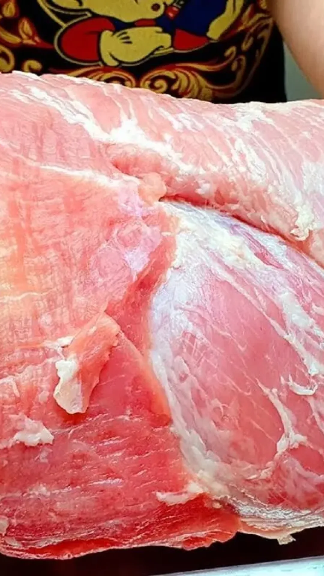 Pernil assado para o ano novo fica perfeito e muito bem temperado