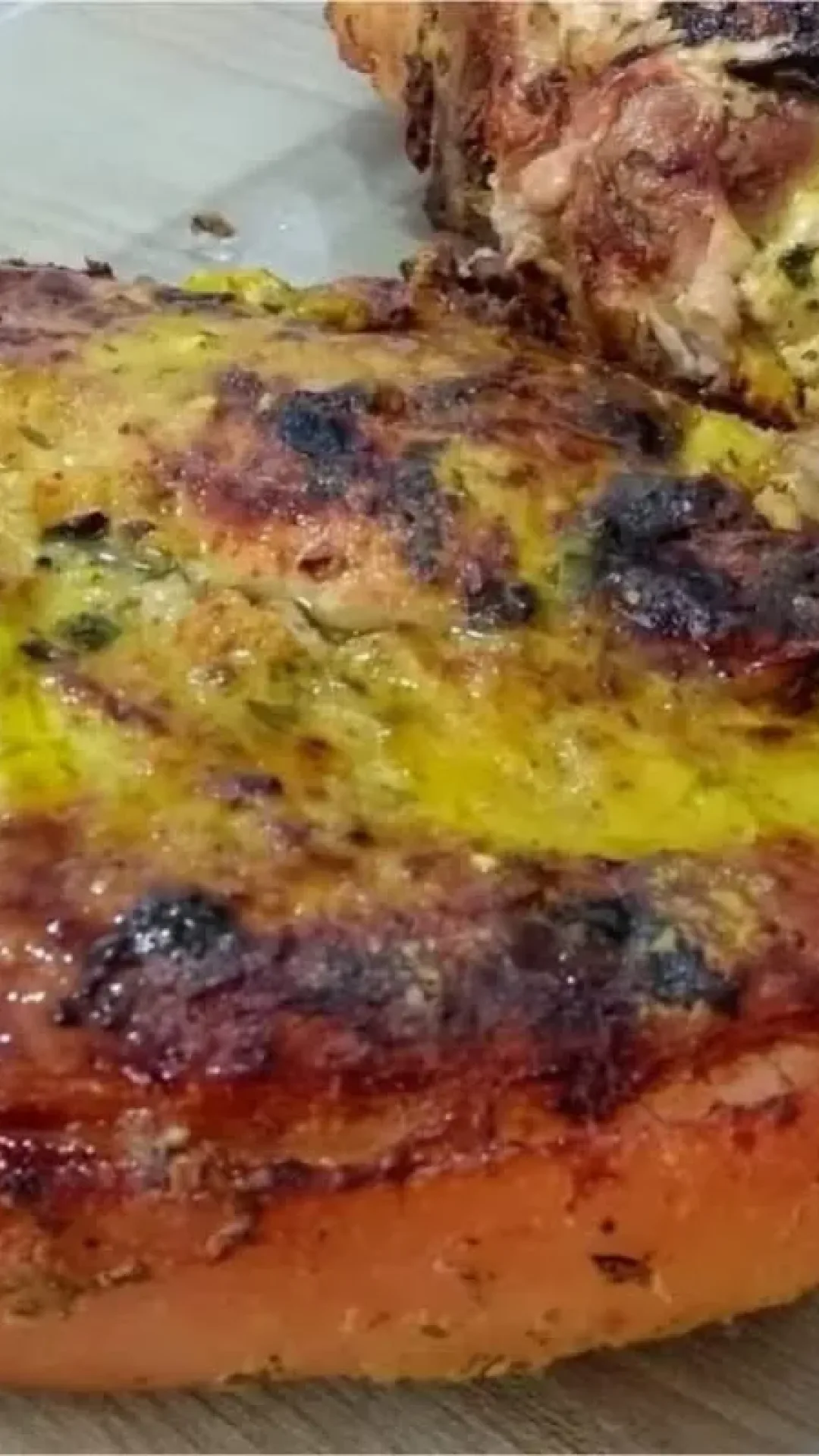 Pernil assado suculento perfeito para o seu almoço de ano novo