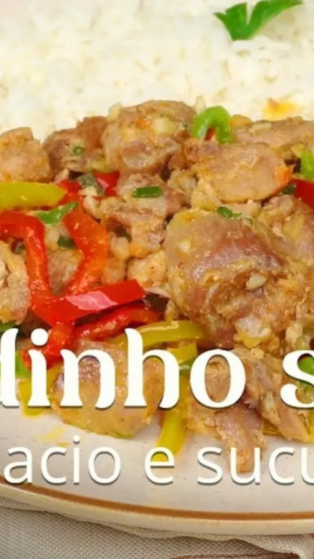 Picadinho de carne suína com pimentões coloridos que é fácil de fazer e fica muito saboroso