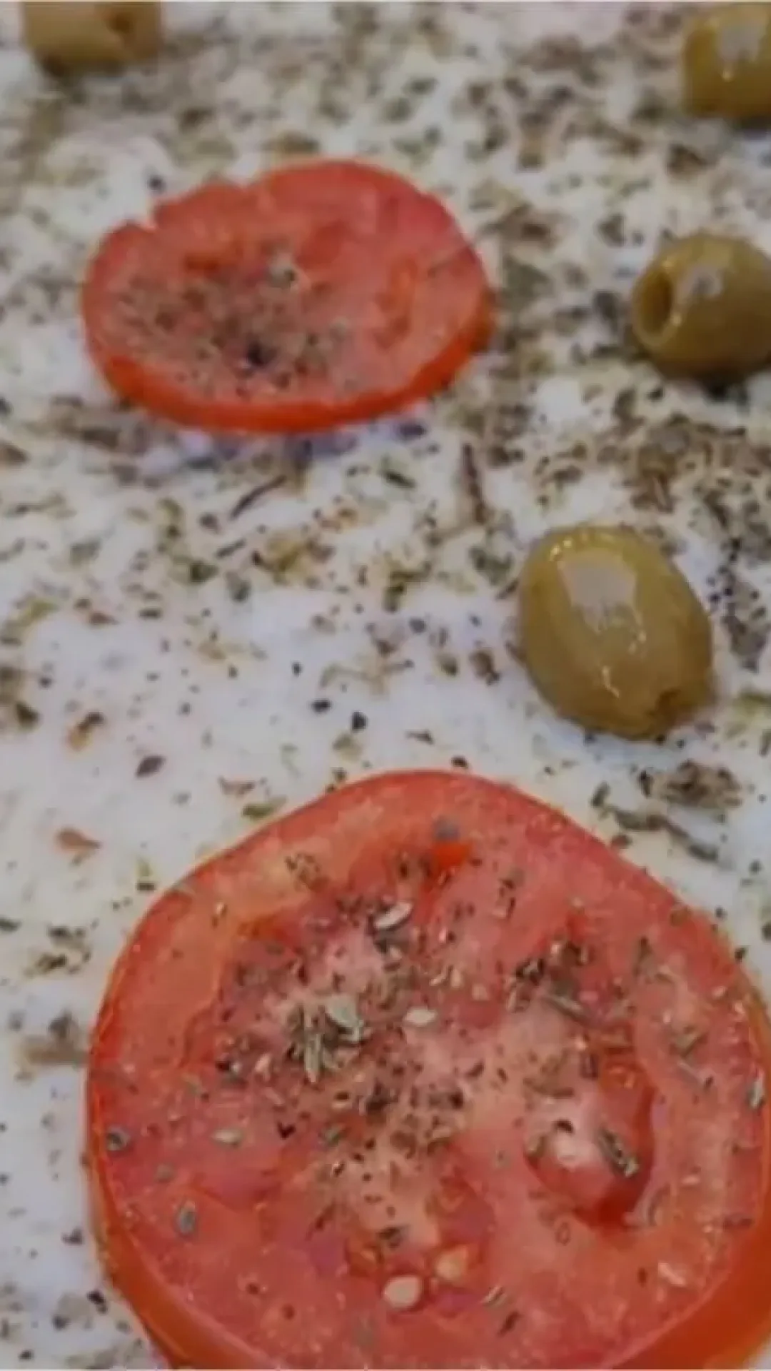 Pizza com massa de arroz: feita no liquidificador com sobras de arroz, super fácil e econômica.