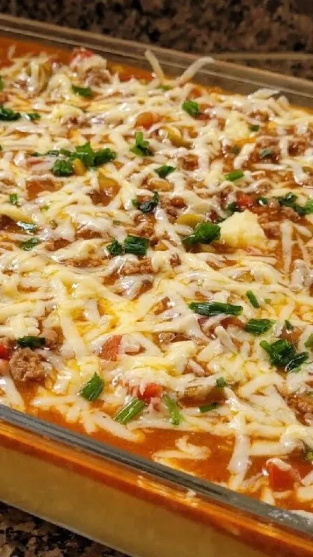 Polenta com carne moída suculenta e com bastante molho para reunir a família inteira na mesa