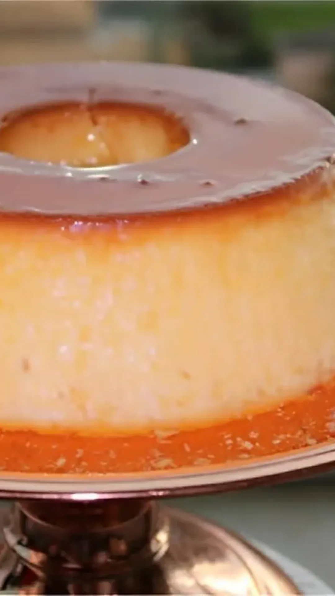 Pudim cremoso em 15 minutos com calda perfeita e sem furinhos