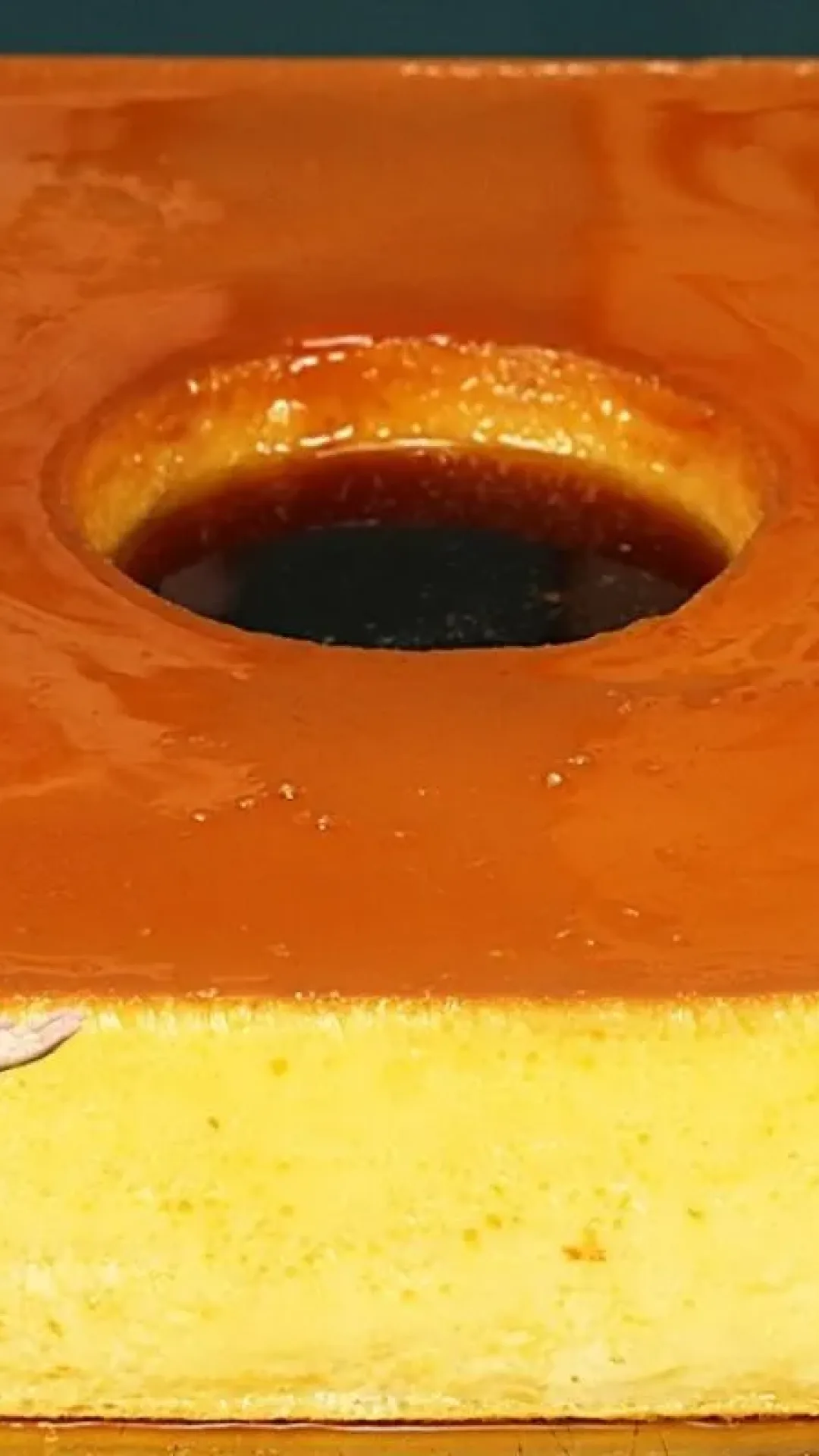 Pudim de 3 quilos feito na forma quadrada, que rende muito para toda a família e fica incrível