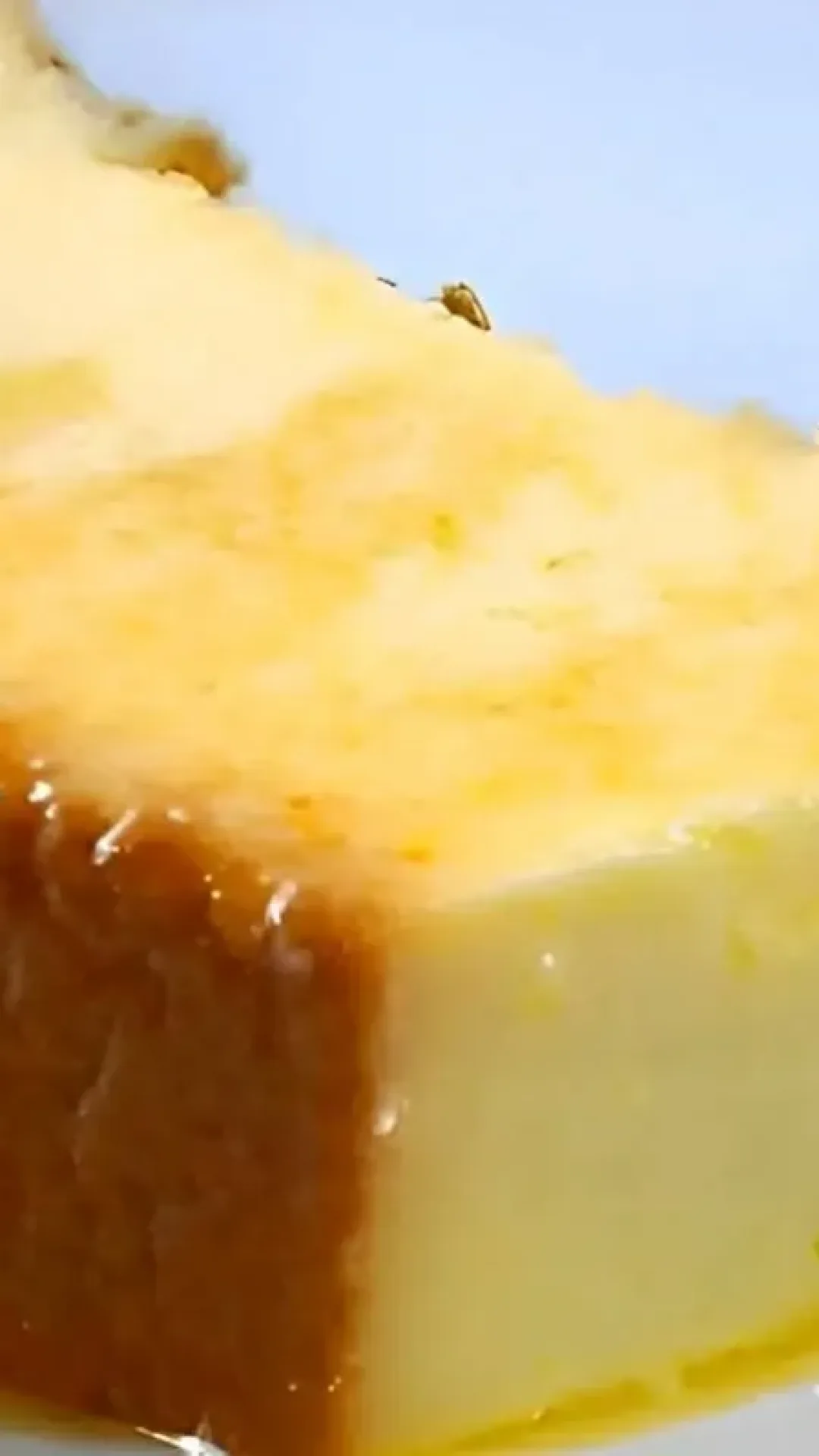 Pudim de abacaxi fácil e prático basta bater os ingredientes no liquidificador e levar ao forno