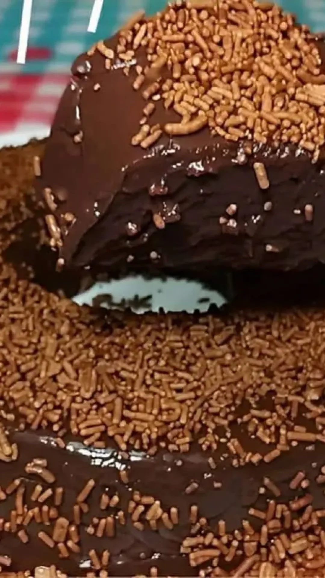Pudim de chocolate que não vai ao forno e é muito simples e prático de preparar