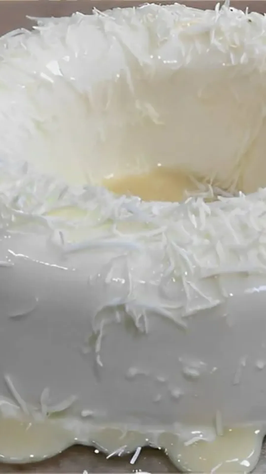 Pudim de coco delicioso uma sobremesa que não vai ao forno e fica pronta em minutos