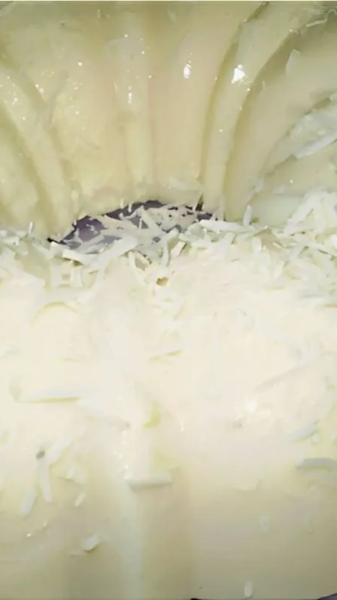 Pudim de coco sem ovos e sem forno é só bater os ingredientes no liquidificador e levar pra gelar