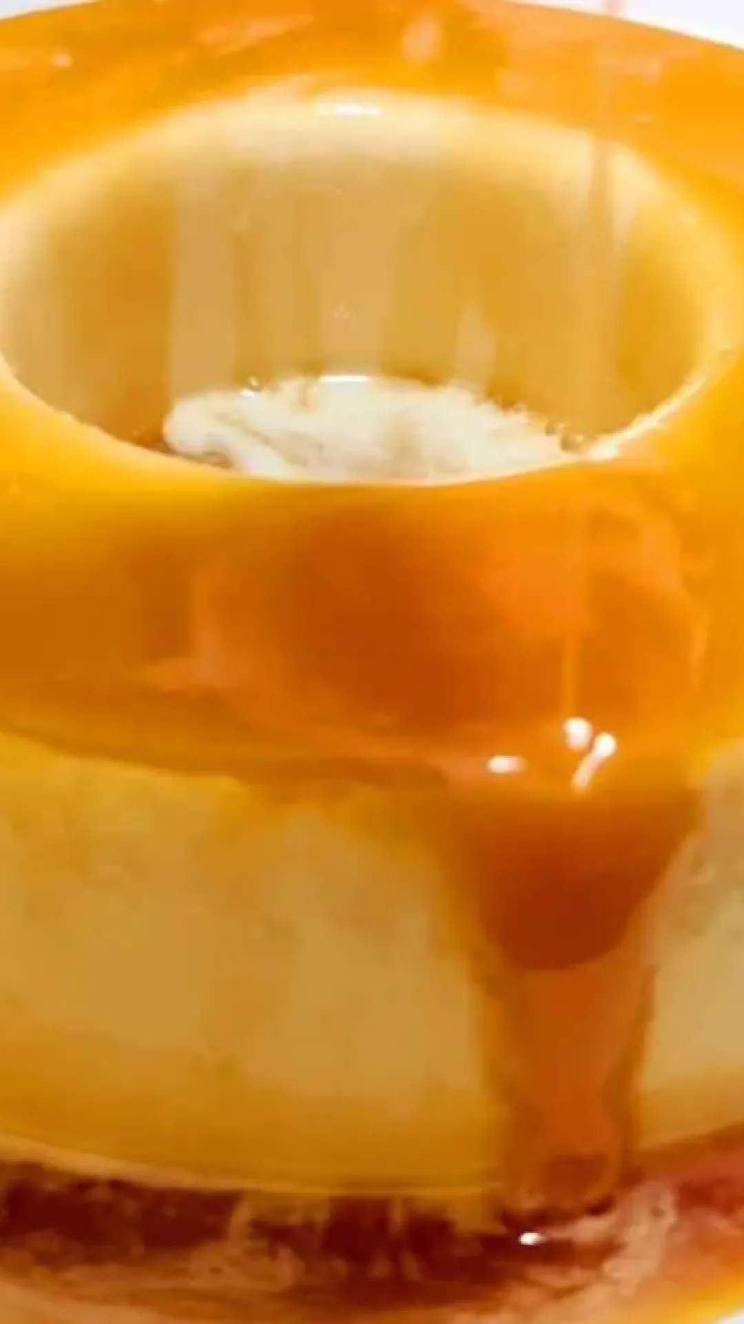Pudim de geladeira que não vai ovo e uma calda que é impossível errar de tão fácil