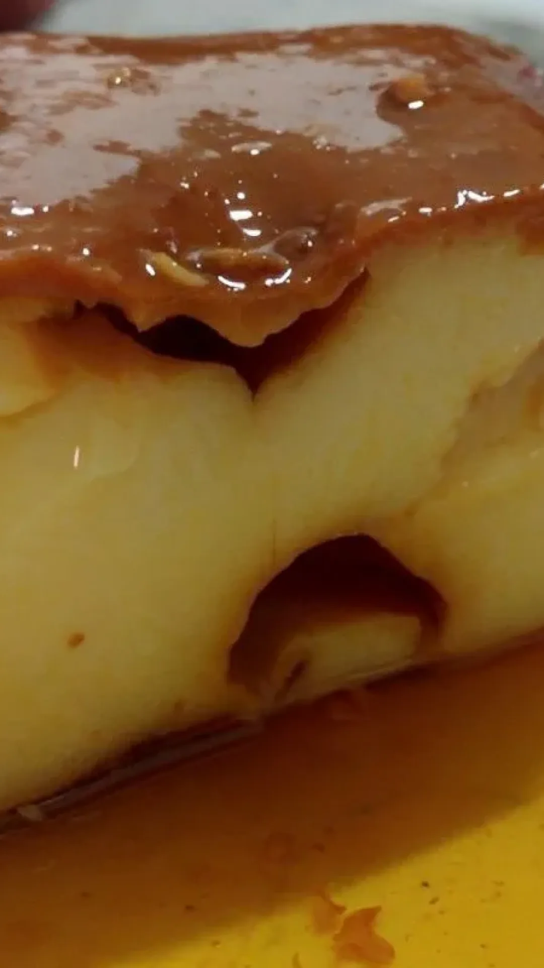 Pudim de leite assado sem banho maria delicioso e perfeito para servir na sobremesa