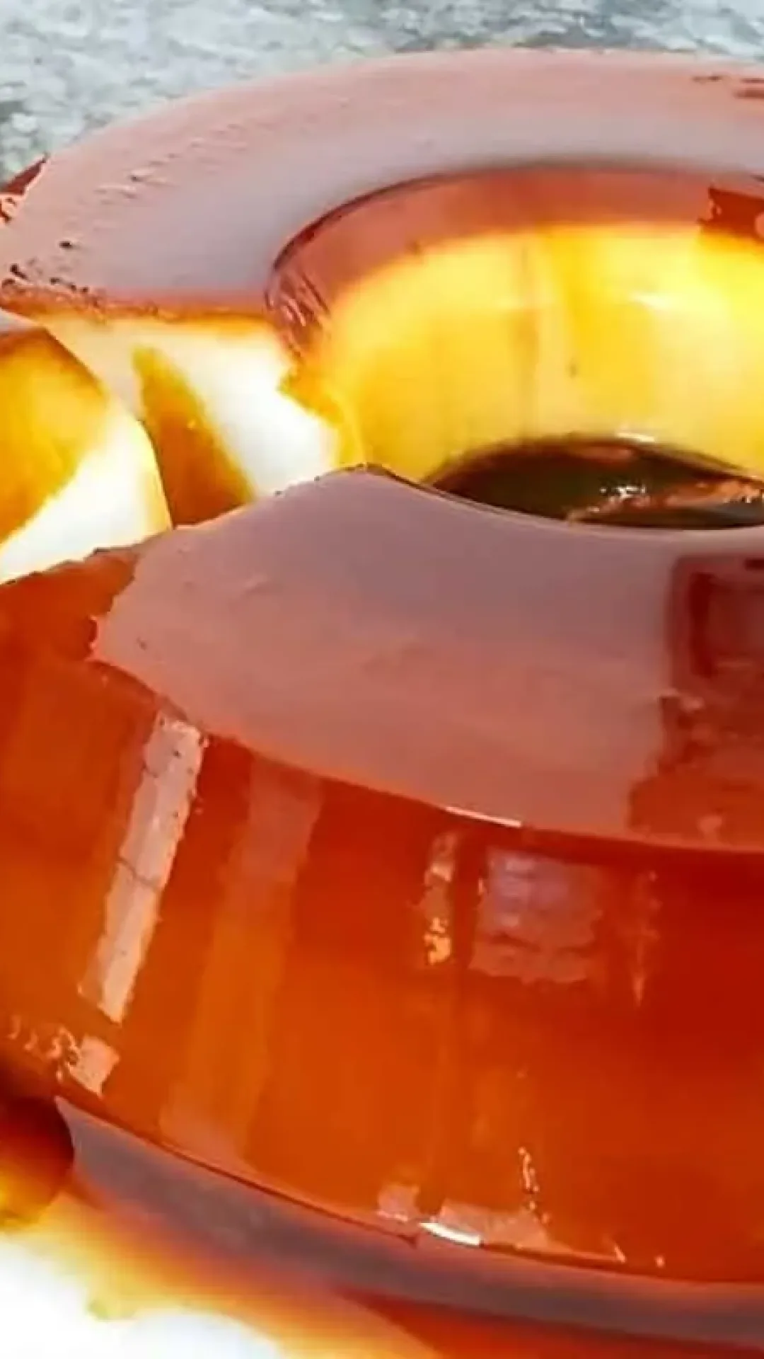 Pudim de leite condensado com creme de leite fácil de fazer e delicioso