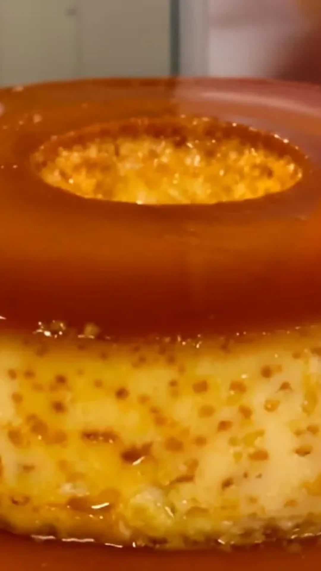 Pudim de leite condensado com furinhos uma sobremesa prática para o dia a dia